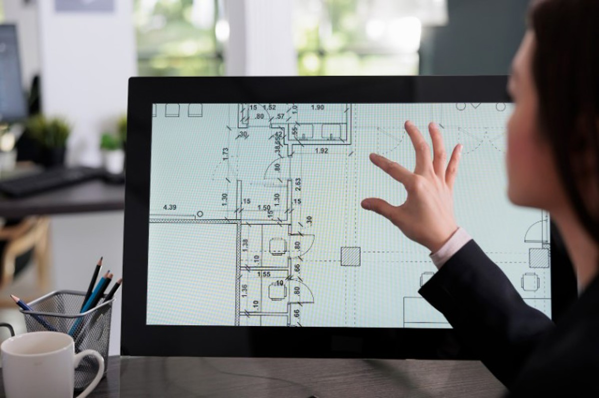 An engineer zooms in on a floor plan to determine Wi-Fi requirements.